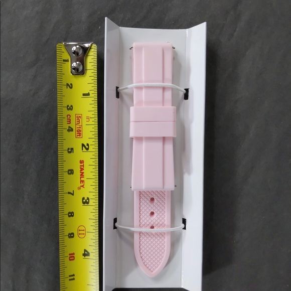 🎉 3/$20 👯‍♀️Host Pick⚡️NEW Guess Connect 20mm Silicone Band(fits 41mm case) - Picture 10 of 11